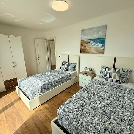 Villa New With Pool, Sea View, Poreč