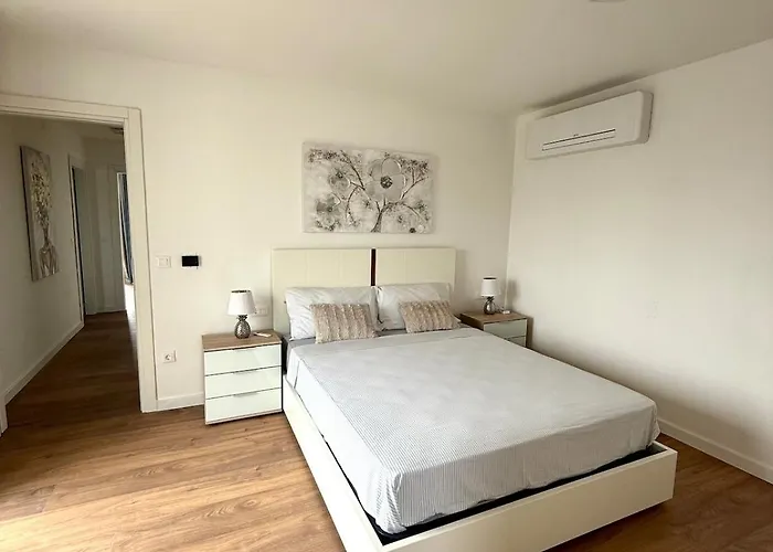 New With Pool, Sea View, ポレッチ