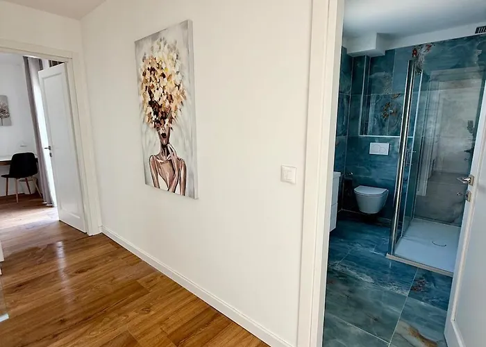 ヴィラ New With Pool, Sea View, ポレッチ