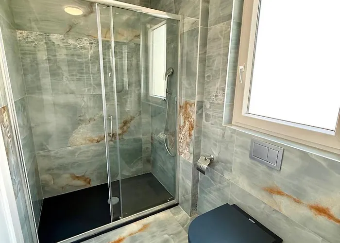 ヴィラ New With Pool, Sea View, ポレッチ